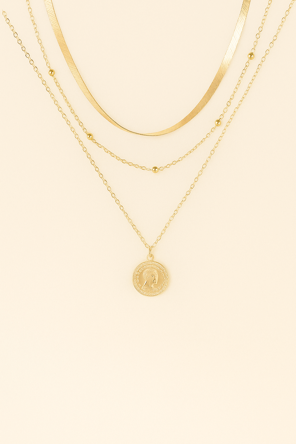 COLLIER LEILA
